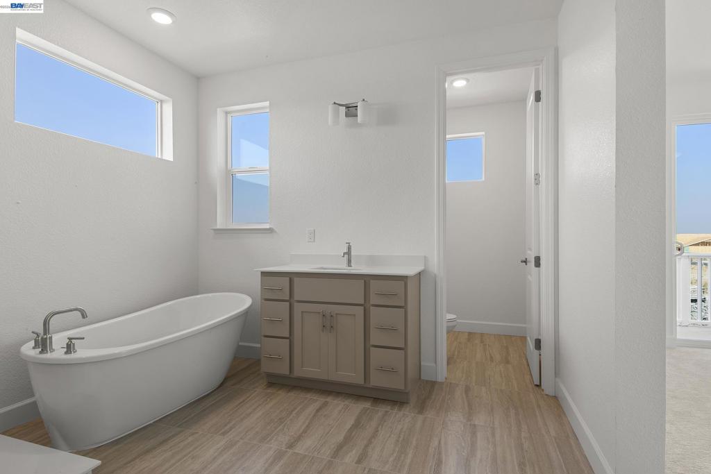 16 Grey Whale Place Property Photo 14