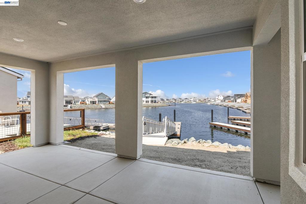 16 Grey Whale Place Property Photo 15