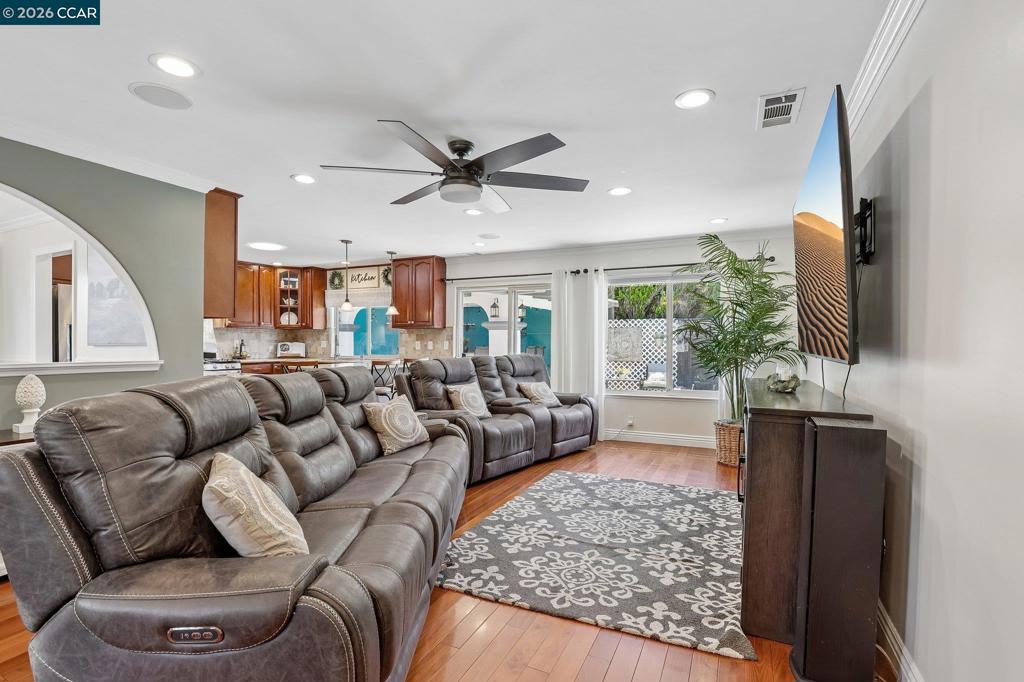 36874 Laurel St Property Photo 5