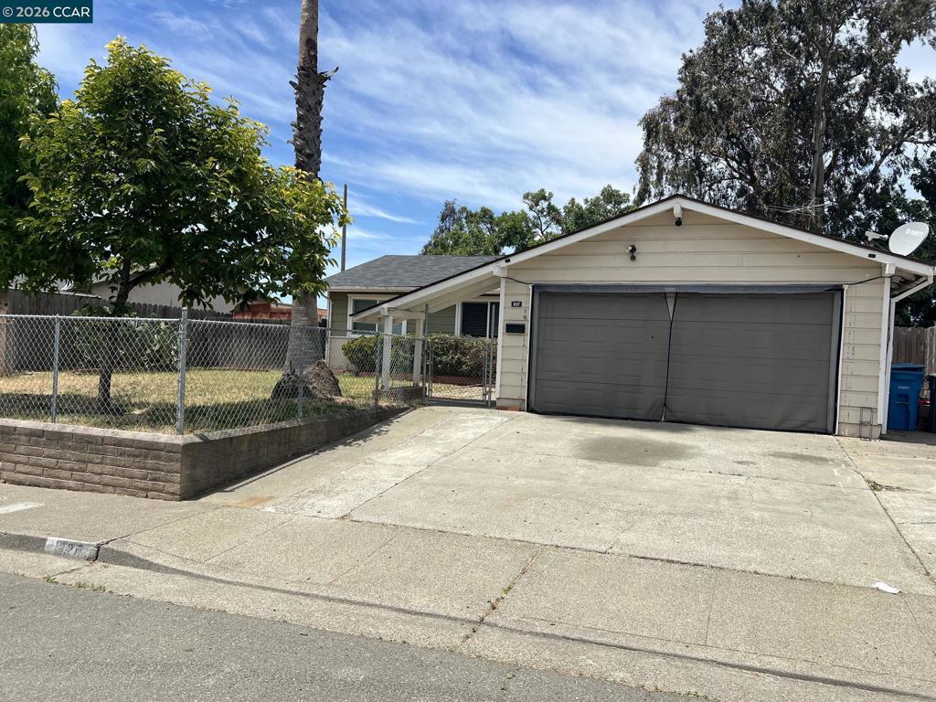 827 Falcon Dr Property Photo 1