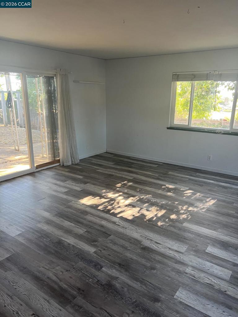 827 Falcon Dr Property Photo 3
