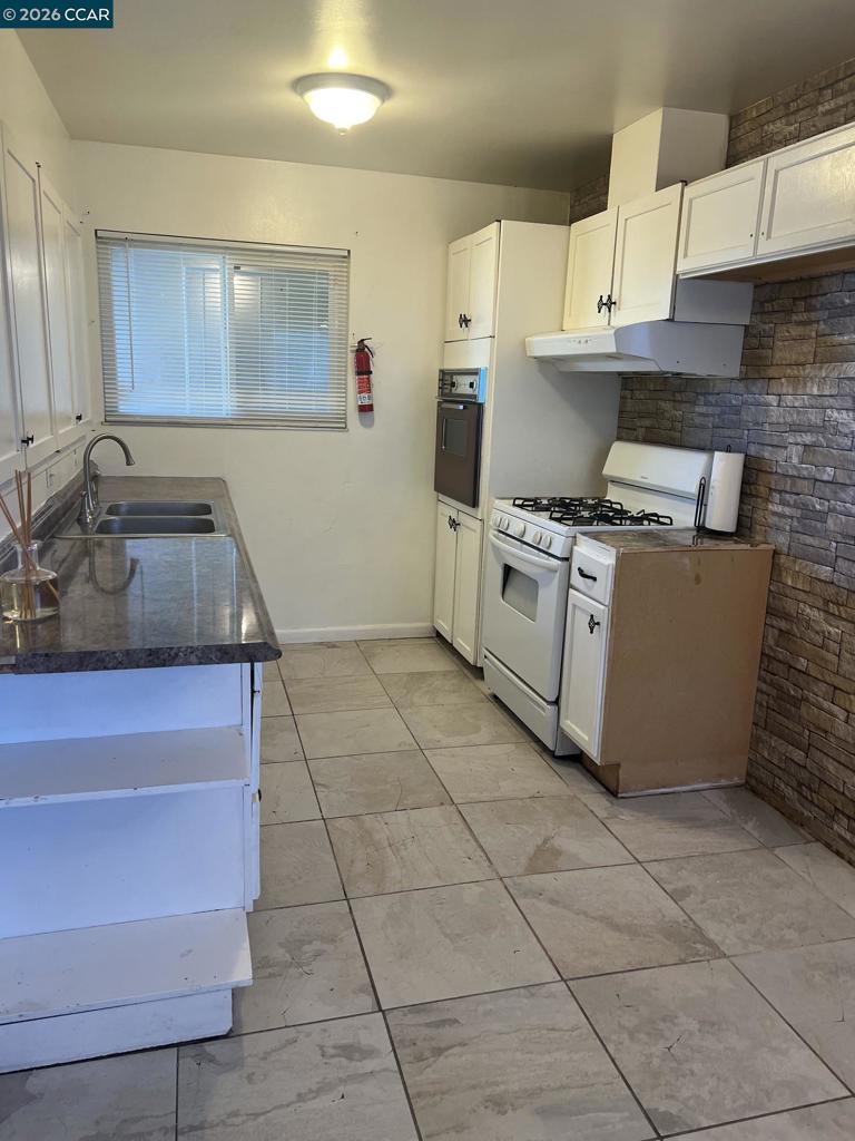 827 Falcon Dr Property Photo 4