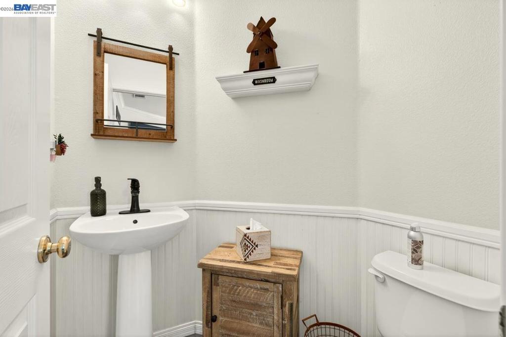 5762 Woodrose Way Property Photo 8