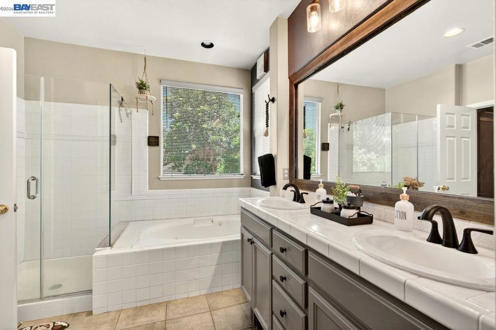 5762 Woodrose Way Property Photo 11