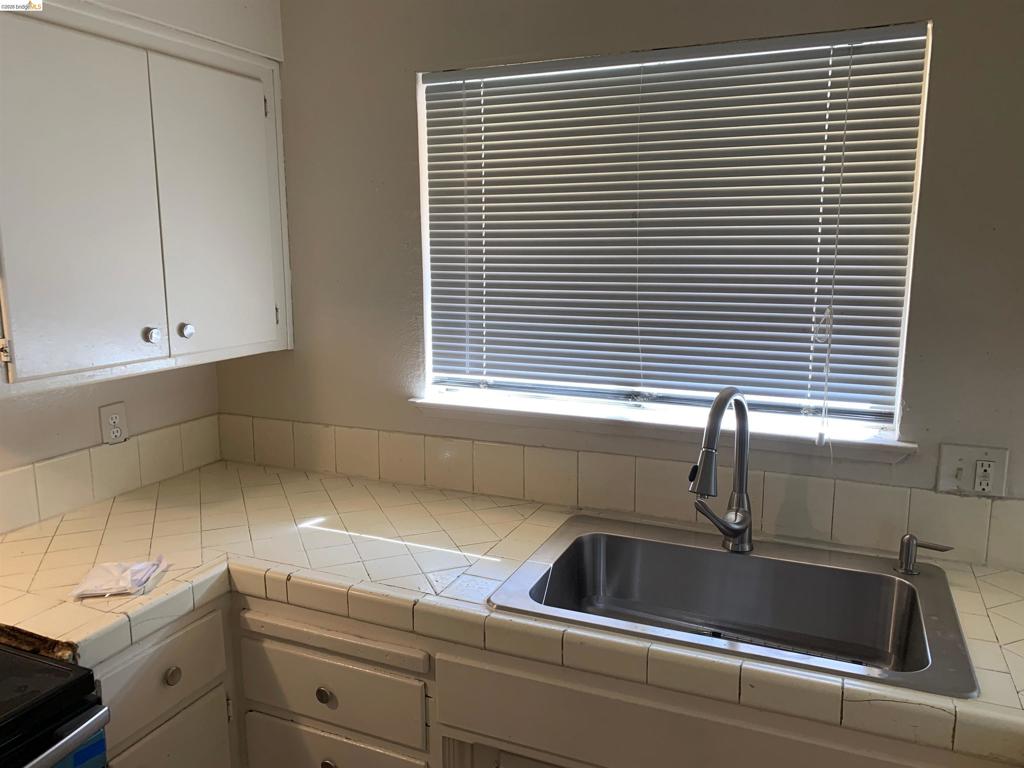 742 Ponce De Leon Ave Property Photo 2