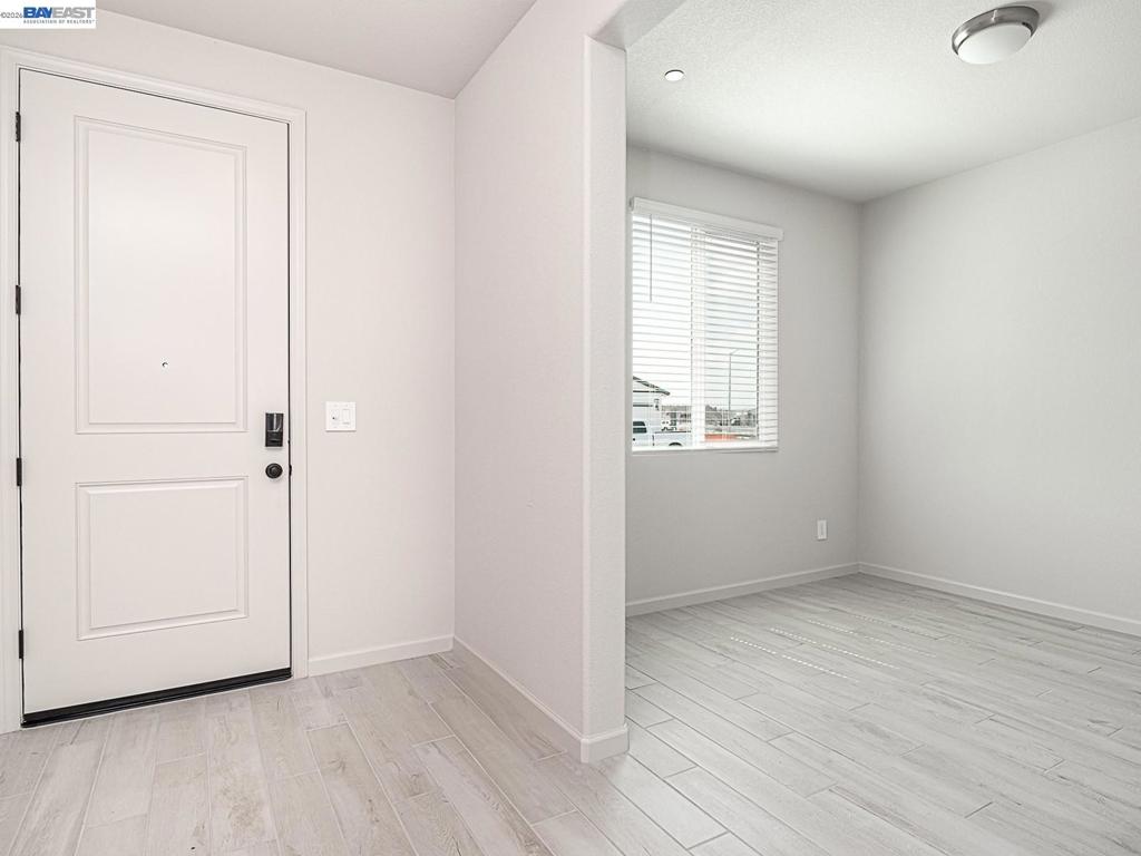 609 Channel Cir Property Photo 2