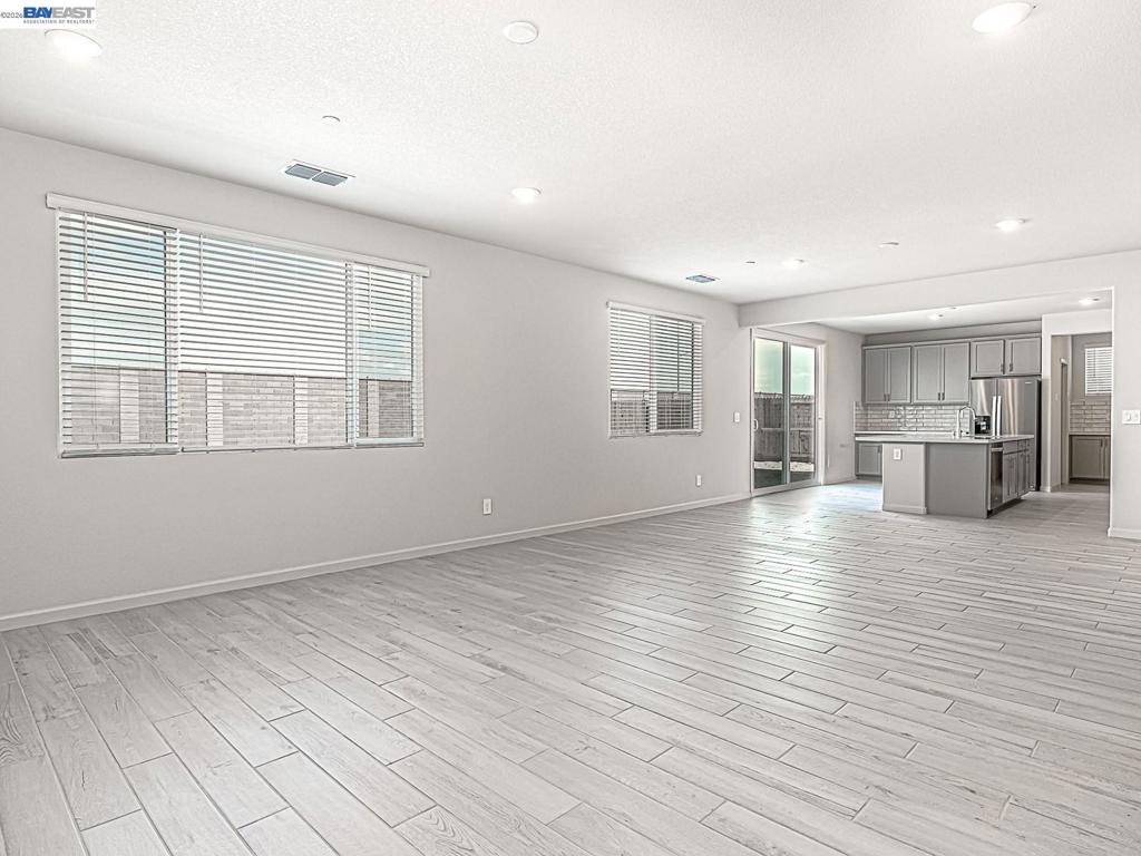 609 Channel Cir Property Photo 3