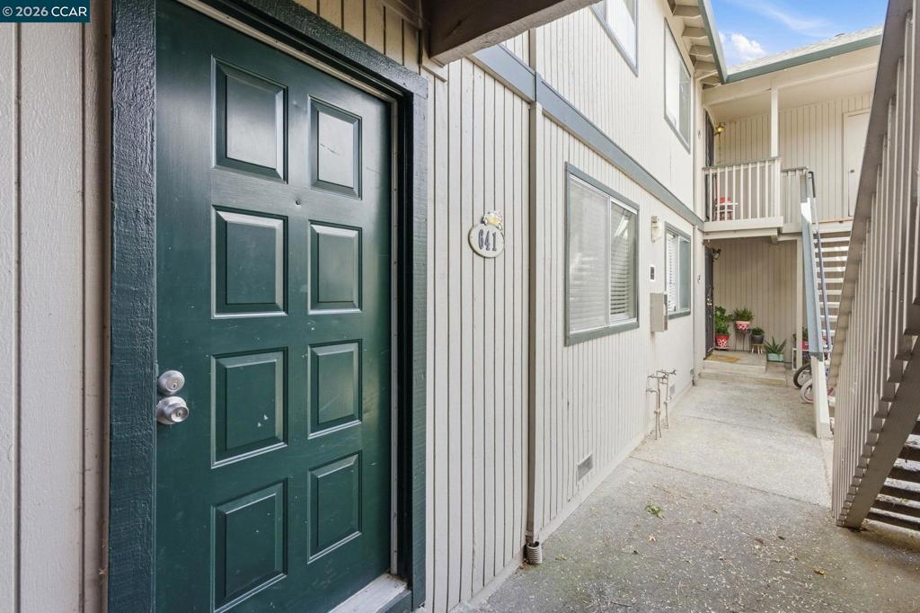 641 Chadwick Ln Property Photo 4
