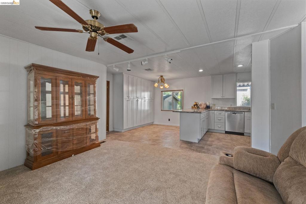 10956 Green St Property Photo 3