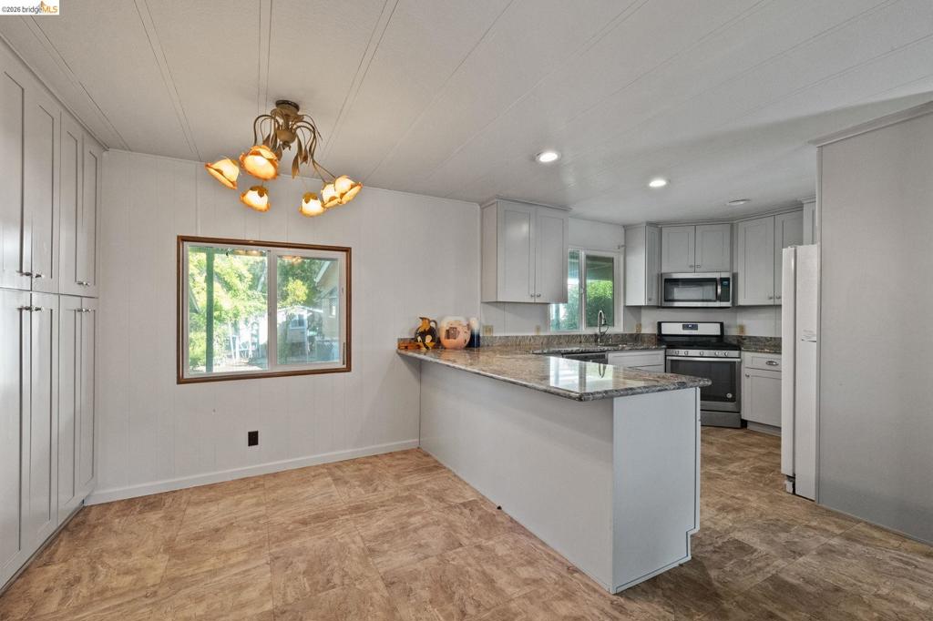 10956 Green St Property Photo 6