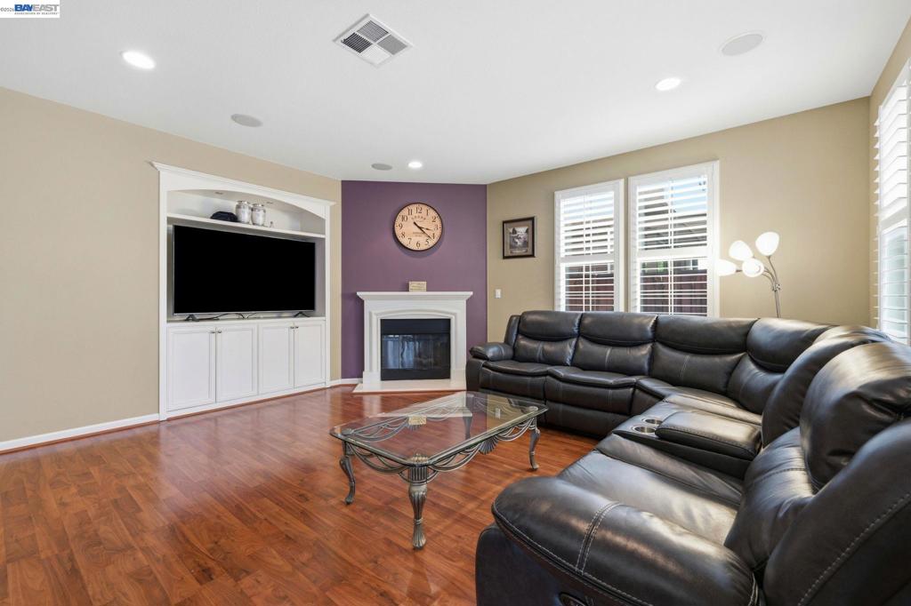 4006 Di Vinci Ct Property Photo 9
