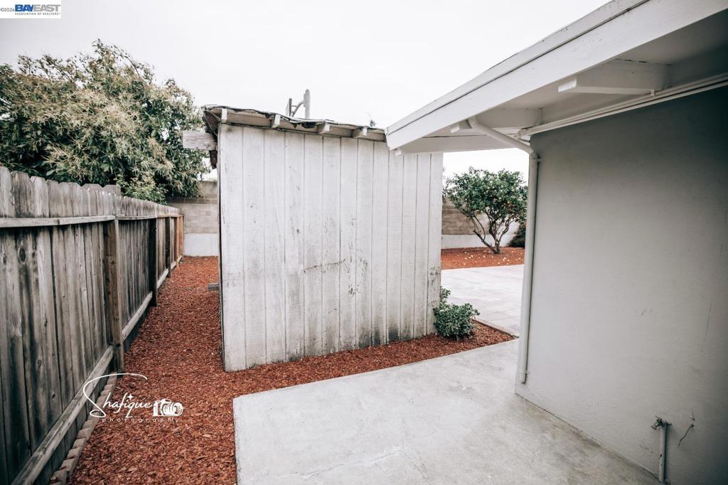 1029 Blazingwood Dr Property Photo 3