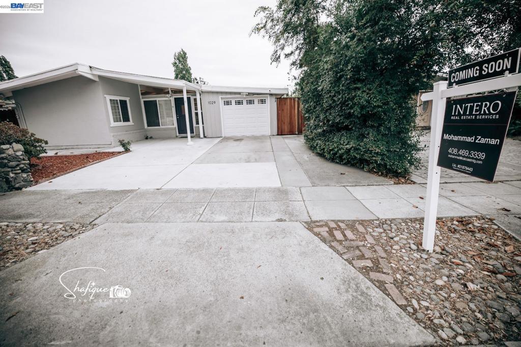1029 Blazingwood Dr Property Photo 4
