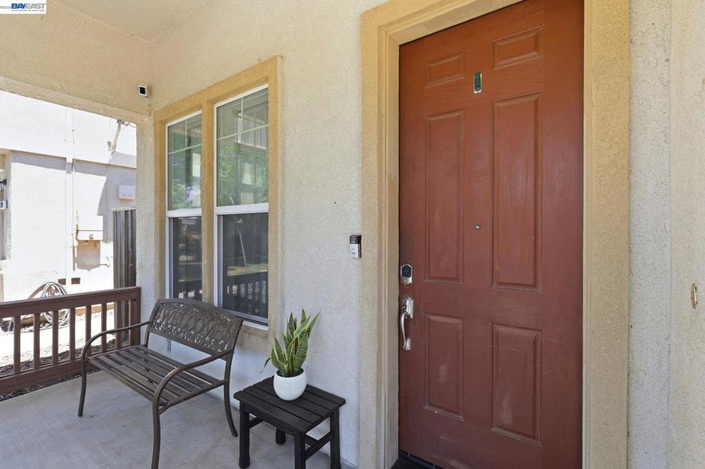 1205 Nellis Ct Property Photo 6