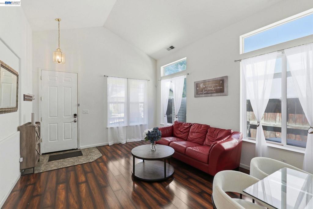 1205 Nellis Ct Property Photo 8