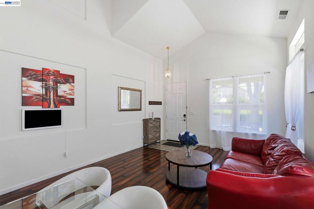 1205 Nellis Ct Property Photo 9