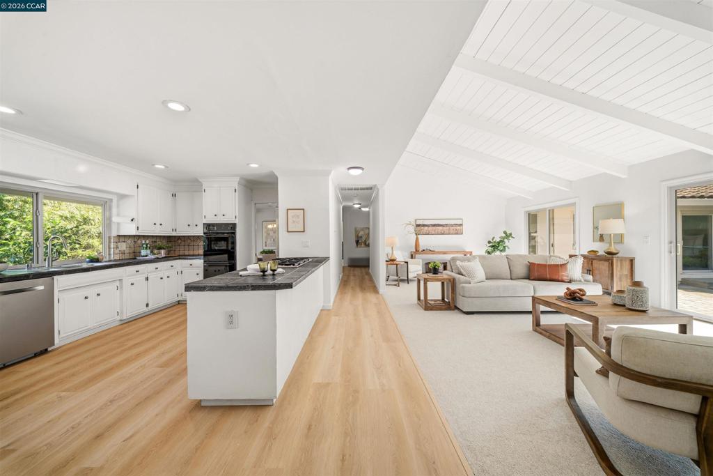1290 Laverock Ln Property Photo 1