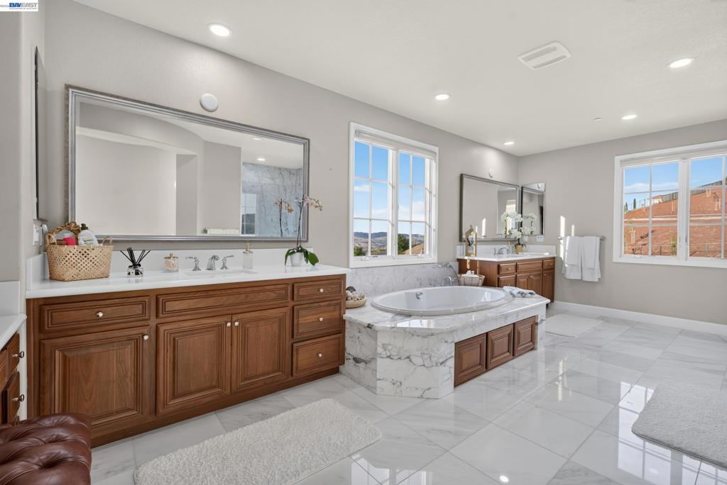 200 Cliffecastle Property Photo 36