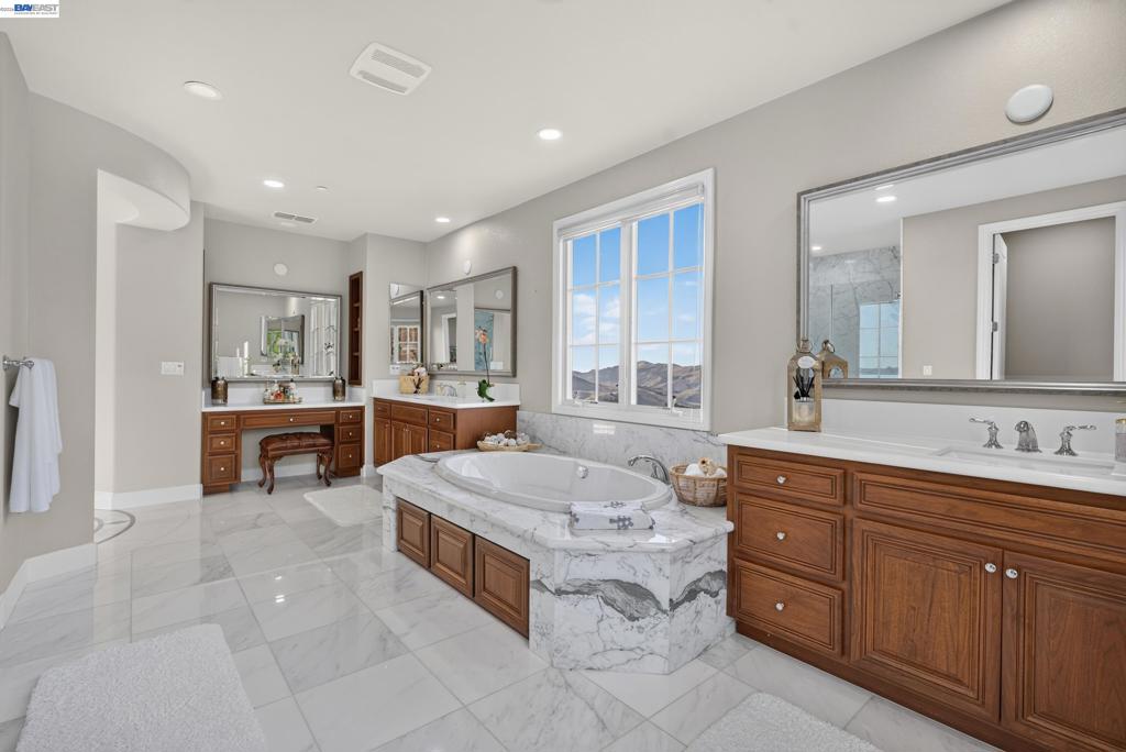 200 Cliffecastle Property Photo 37