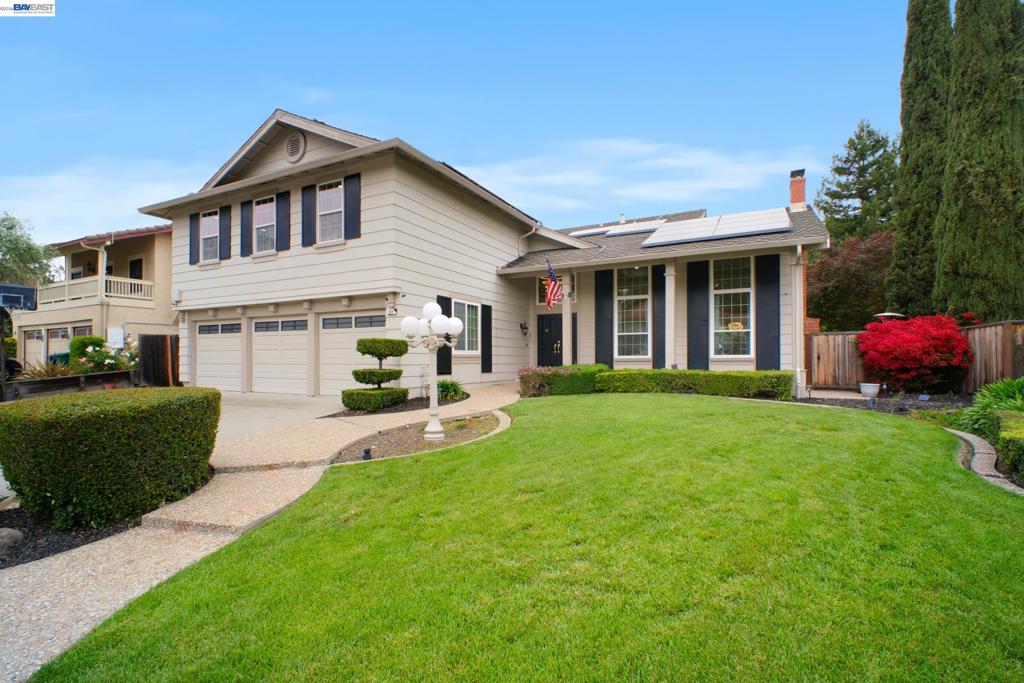 604 Lomond Cir