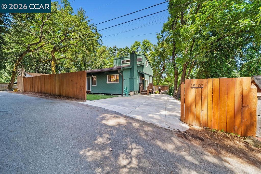 18103 La Verne Dr Property Photo 1