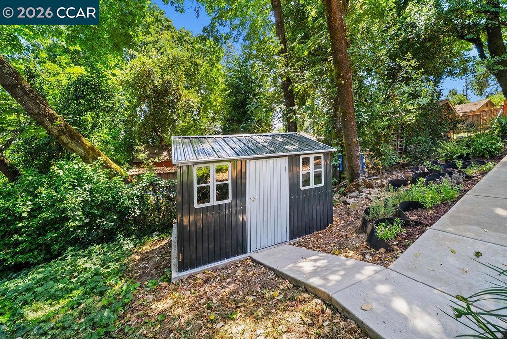 18103 La Verne Dr Property Photo 41
