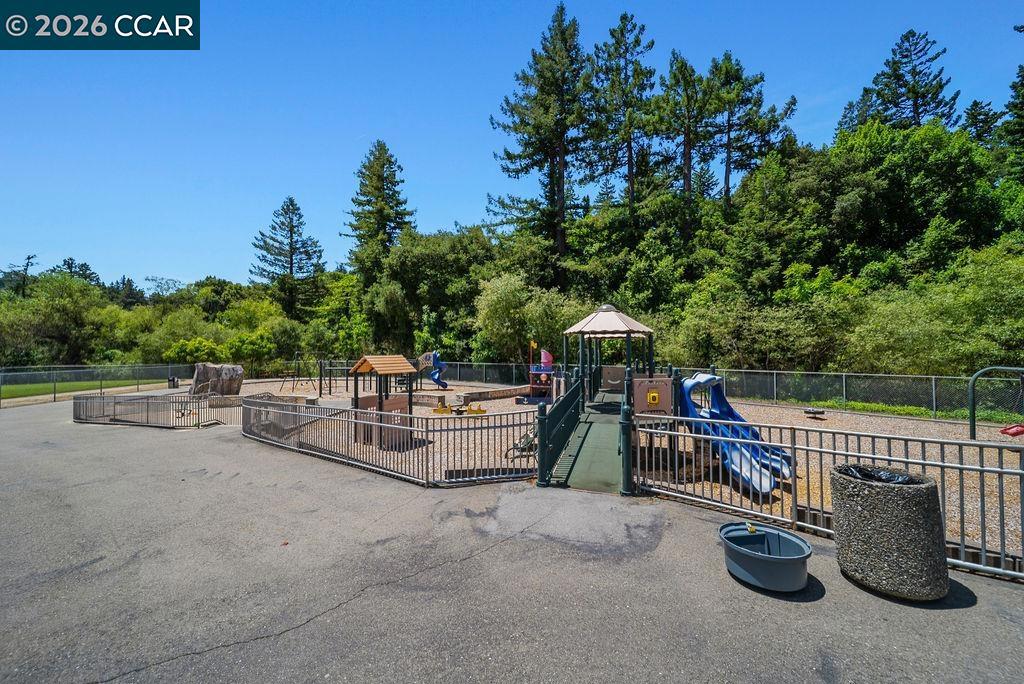 18103 La Verne Dr Property Photo 44
