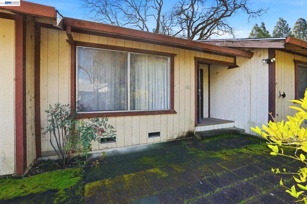 425 Coffield Ave Property Photo 3