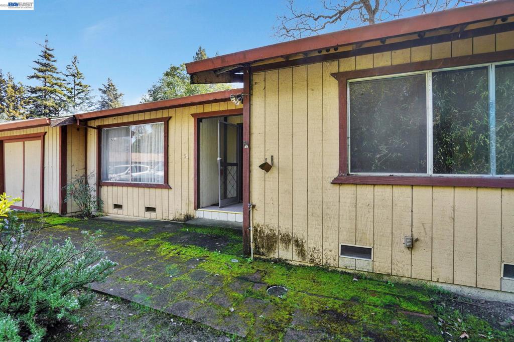 425 Coffield Ave Property Photo 4