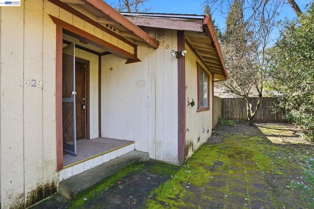 425 Coffield Ave Property Photo 5