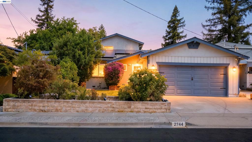 2744 Kennedy St Property Photo 1