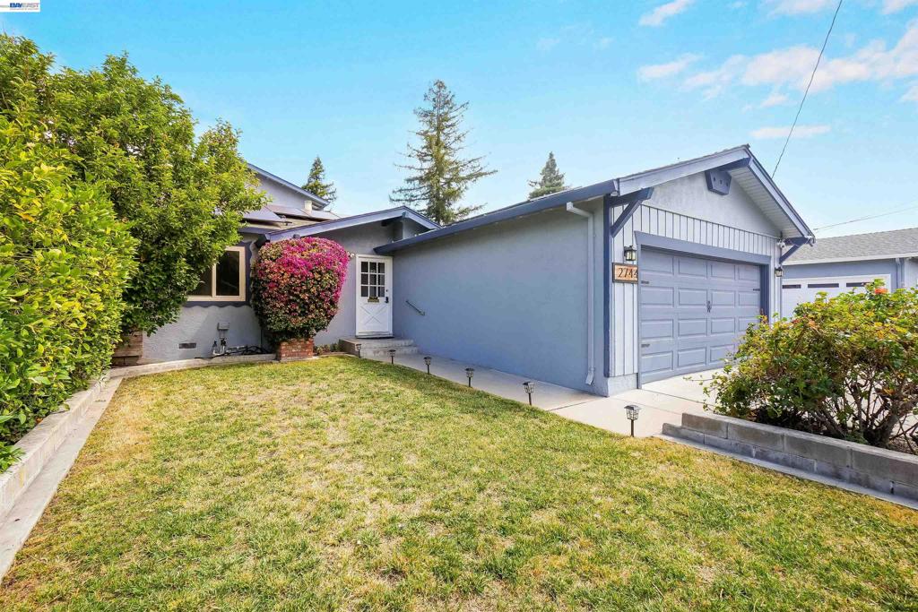 2744 Kennedy St Property Photo 2