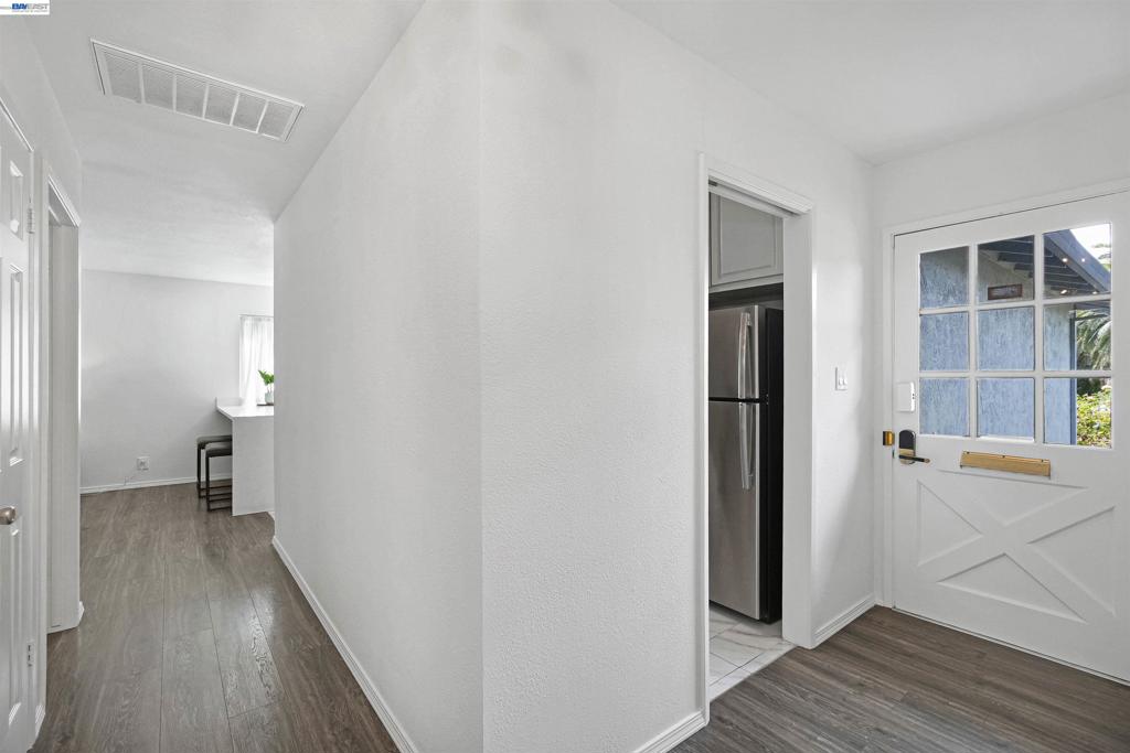 2744 Kennedy St Property Photo 4