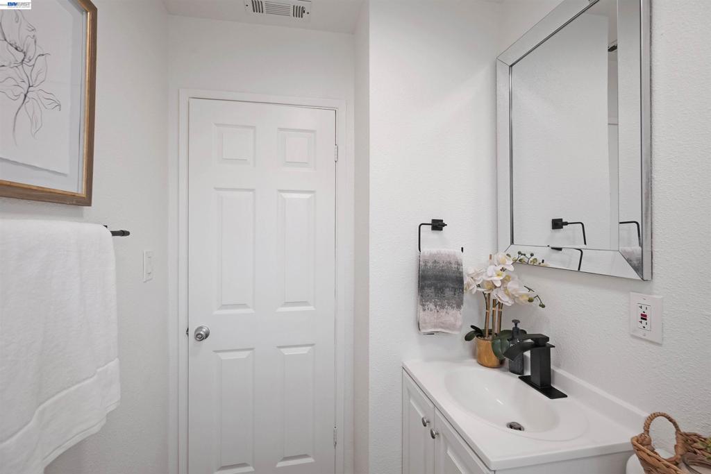 2744 Kennedy St Property Photo 27