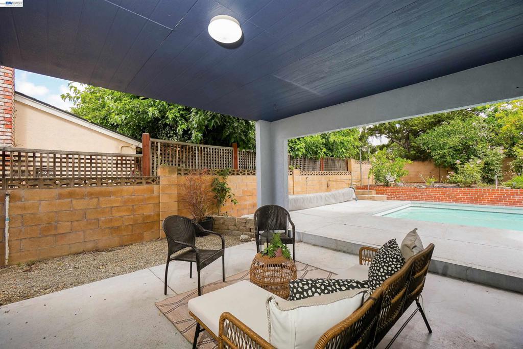 2744 Kennedy St Property Photo 47