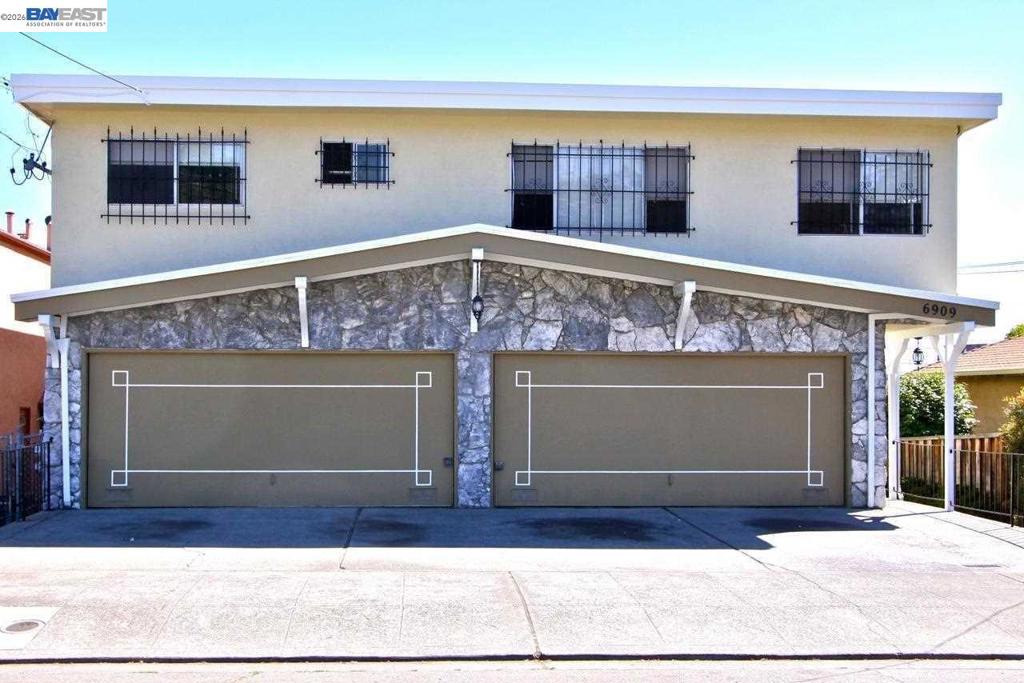 6909 Macarthur Blvd Property Photo 1