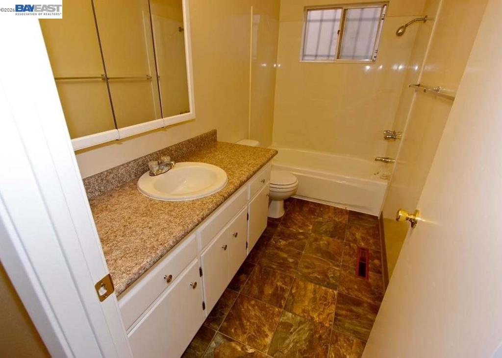 6909 Macarthur Blvd Property Photo 8