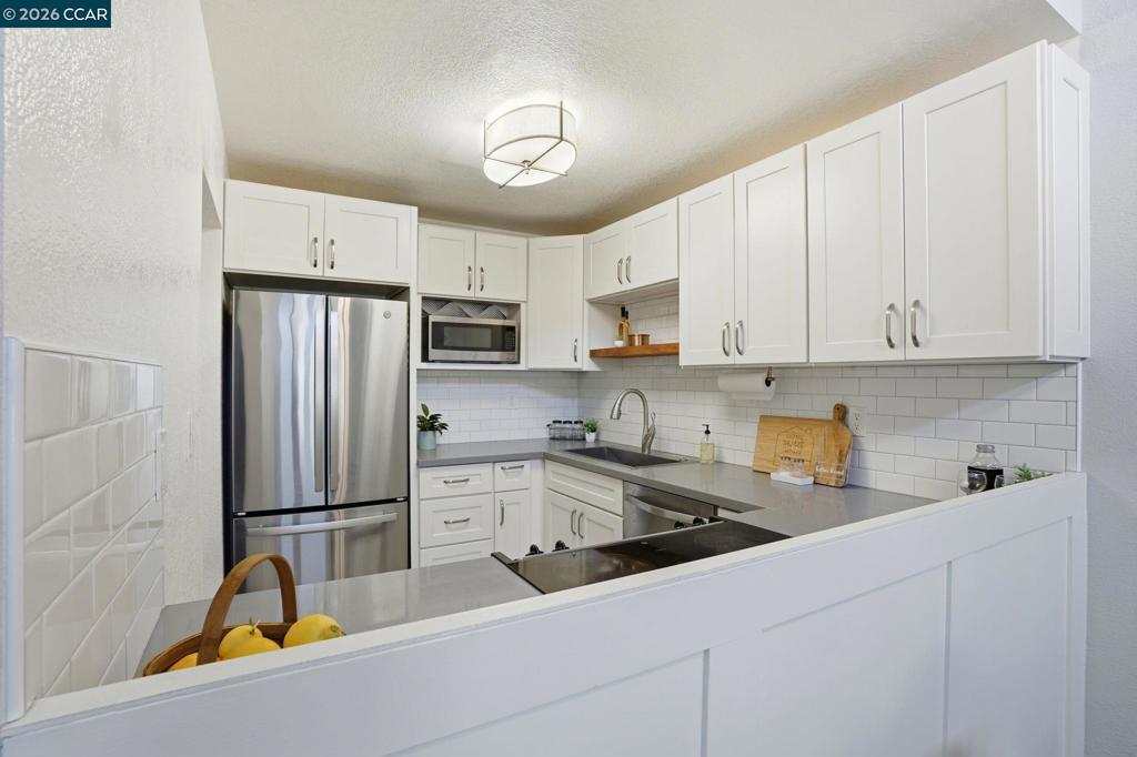 700 Suntree Ln 711 Property Photo 12