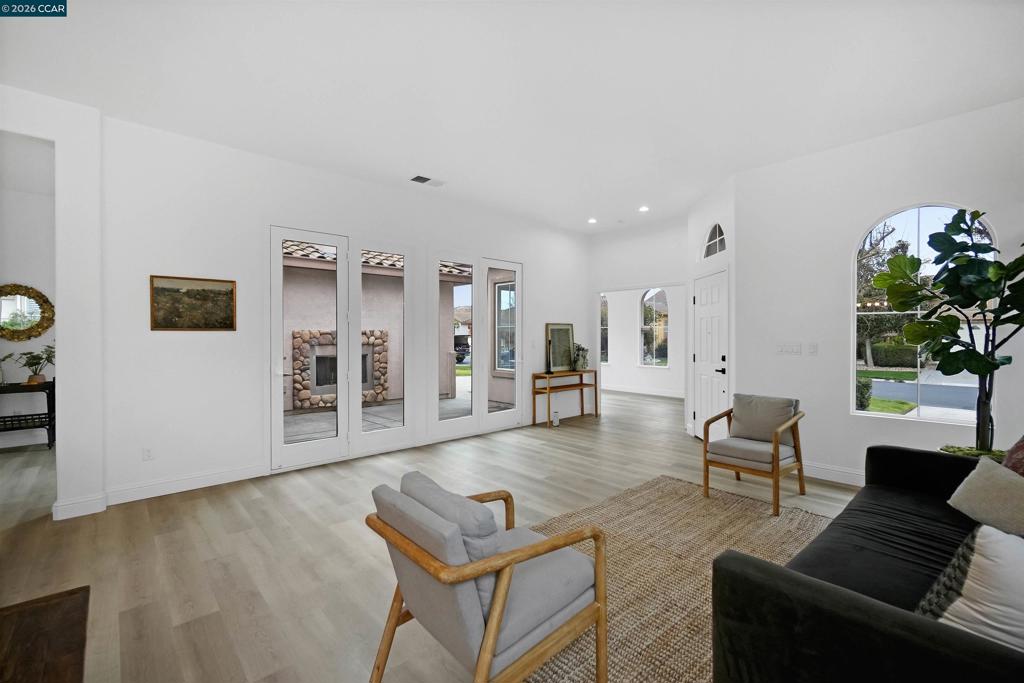 175 Oakridge Way Property Photo 14