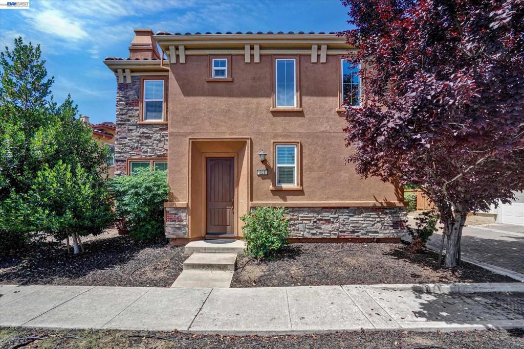 321 Cortona Way Property Photo 1