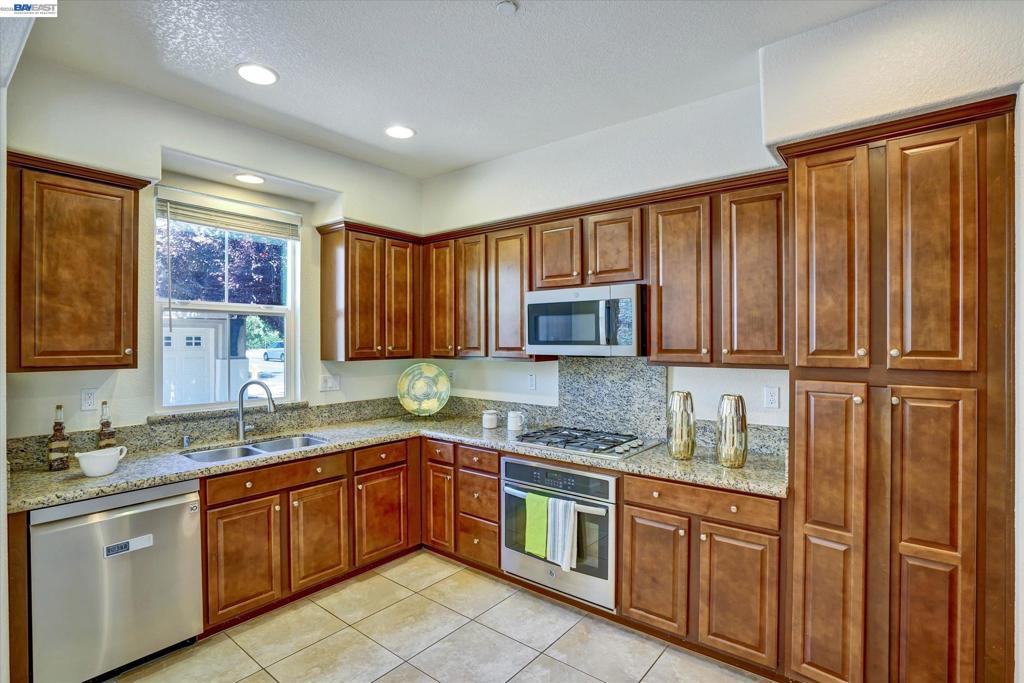 321 Cortona Way Property Photo 10