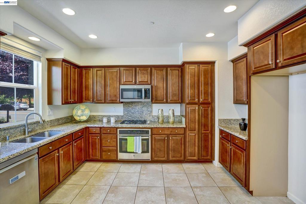 321 Cortona Way Property Photo 12