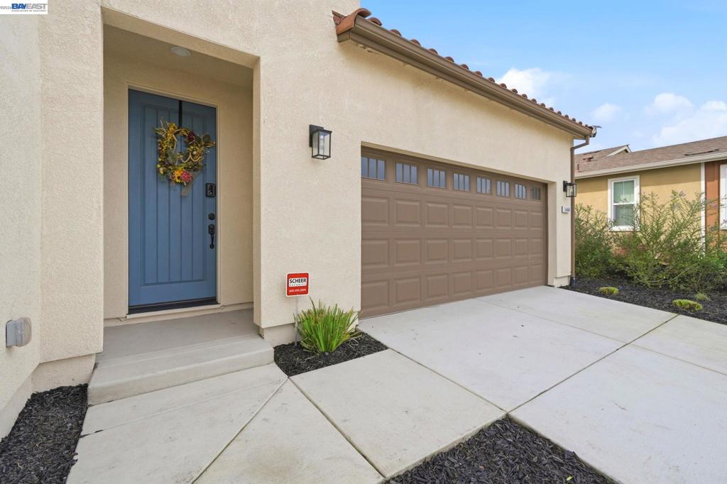 5444 Gray Pine Way Property Photo 4