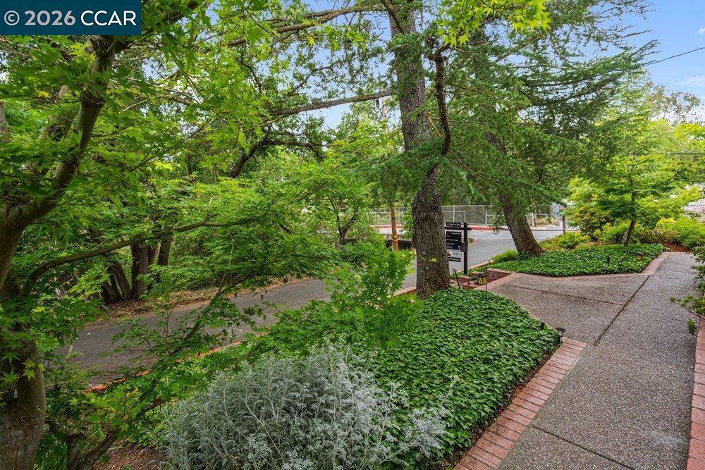 1 Kayser Ct Property Photo 4