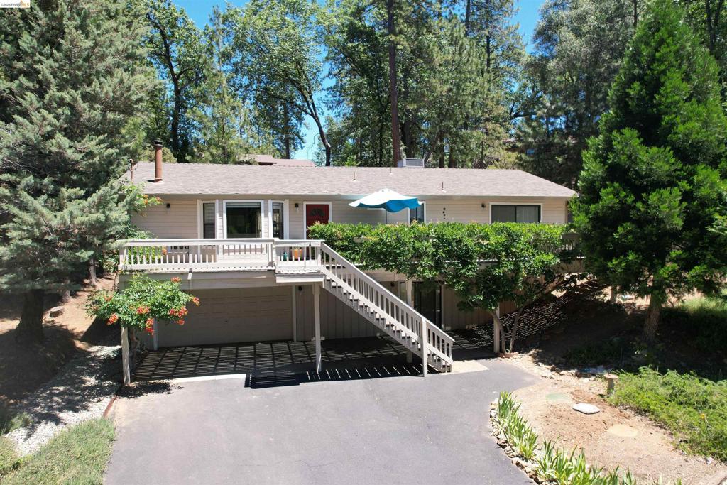 20812 Point View Dr. Property Photo 1