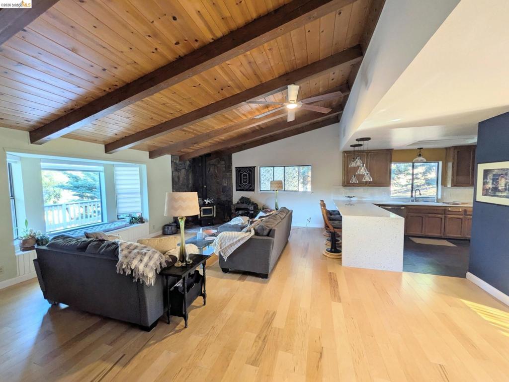 20812 Point View Dr. Property Photo 4
