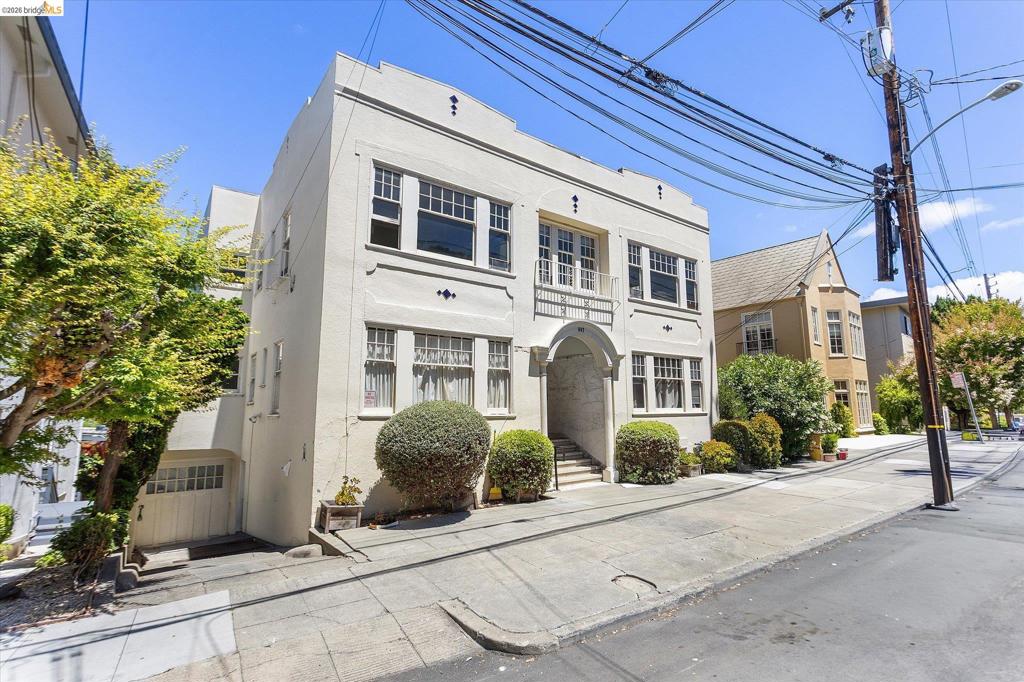 647 Beacon St Property Photo 4