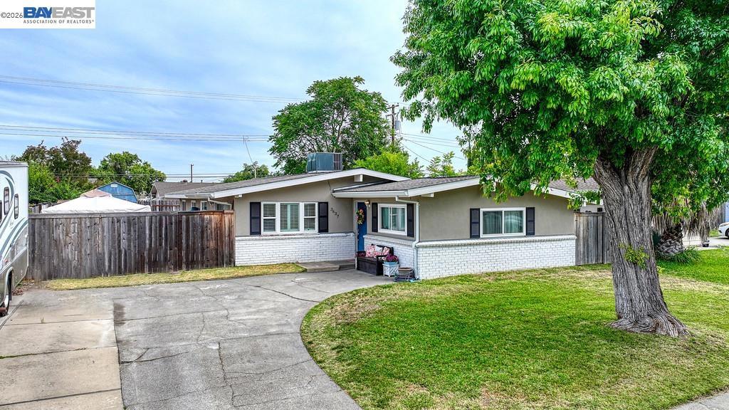 3637 Centinella Drive Property Photo 2