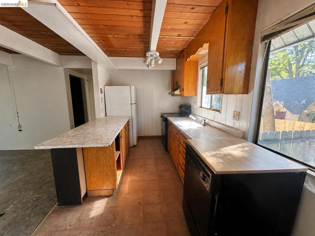 22036 Crystal Falls Dr Property Photo 7