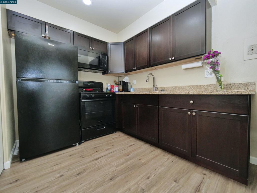 209 Kingston Lane Property Photo 10